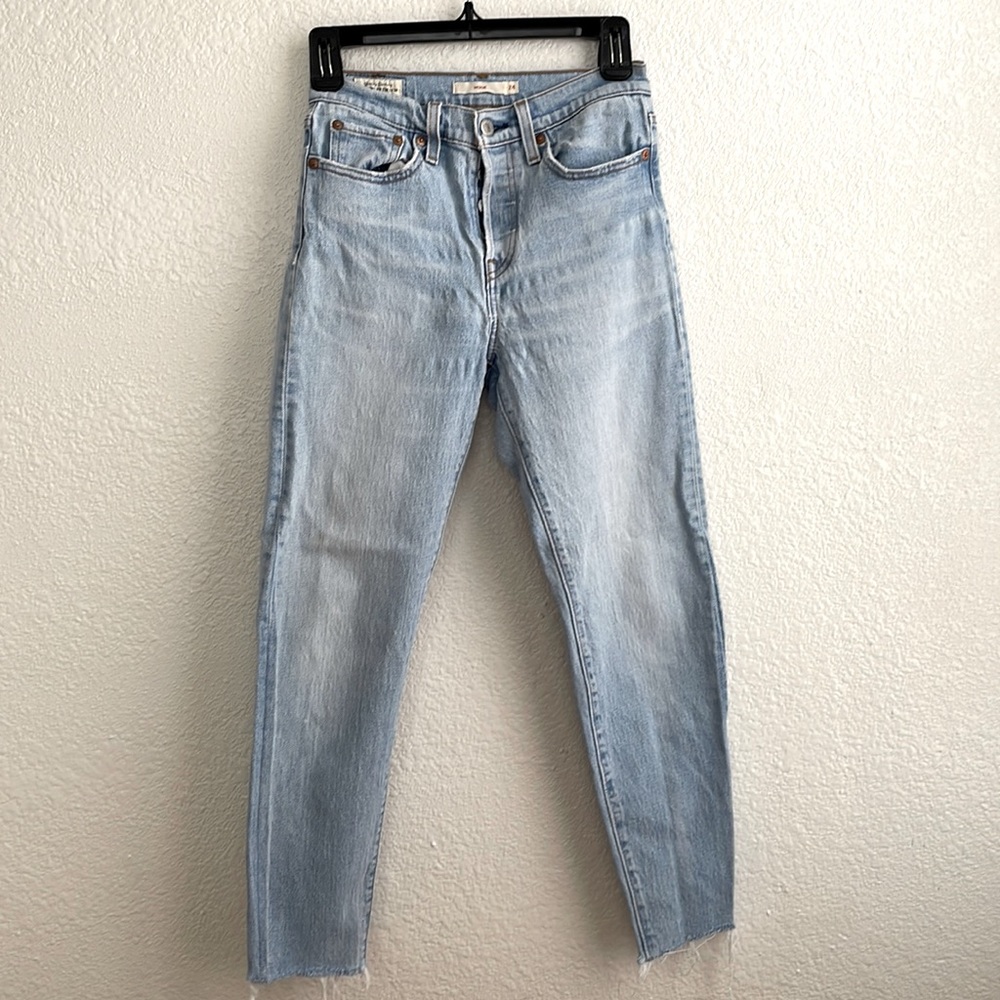 Levi’s Premium Wedgie Fit in Medium Wash